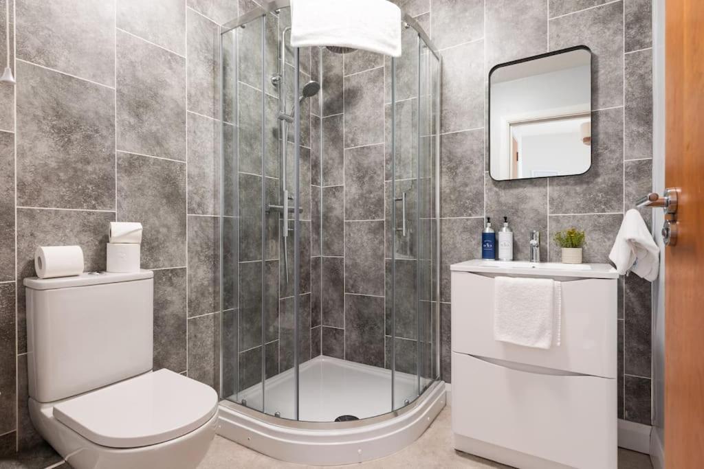 Modern Penthouse Apartment 2 Bed, 2 Bath Sleeps 6 City Centre Belfast Exteriör bild