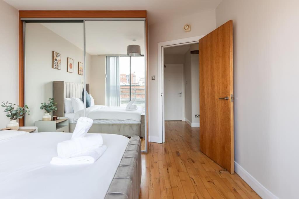 Modern Penthouse Apartment 2 Bed, 2 Bath Sleeps 6 City Centre Belfast Exteriör bild