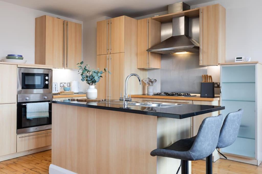 Modern Penthouse Apartment 2 Bed, 2 Bath Sleeps 6 City Centre Belfast Exteriör bild